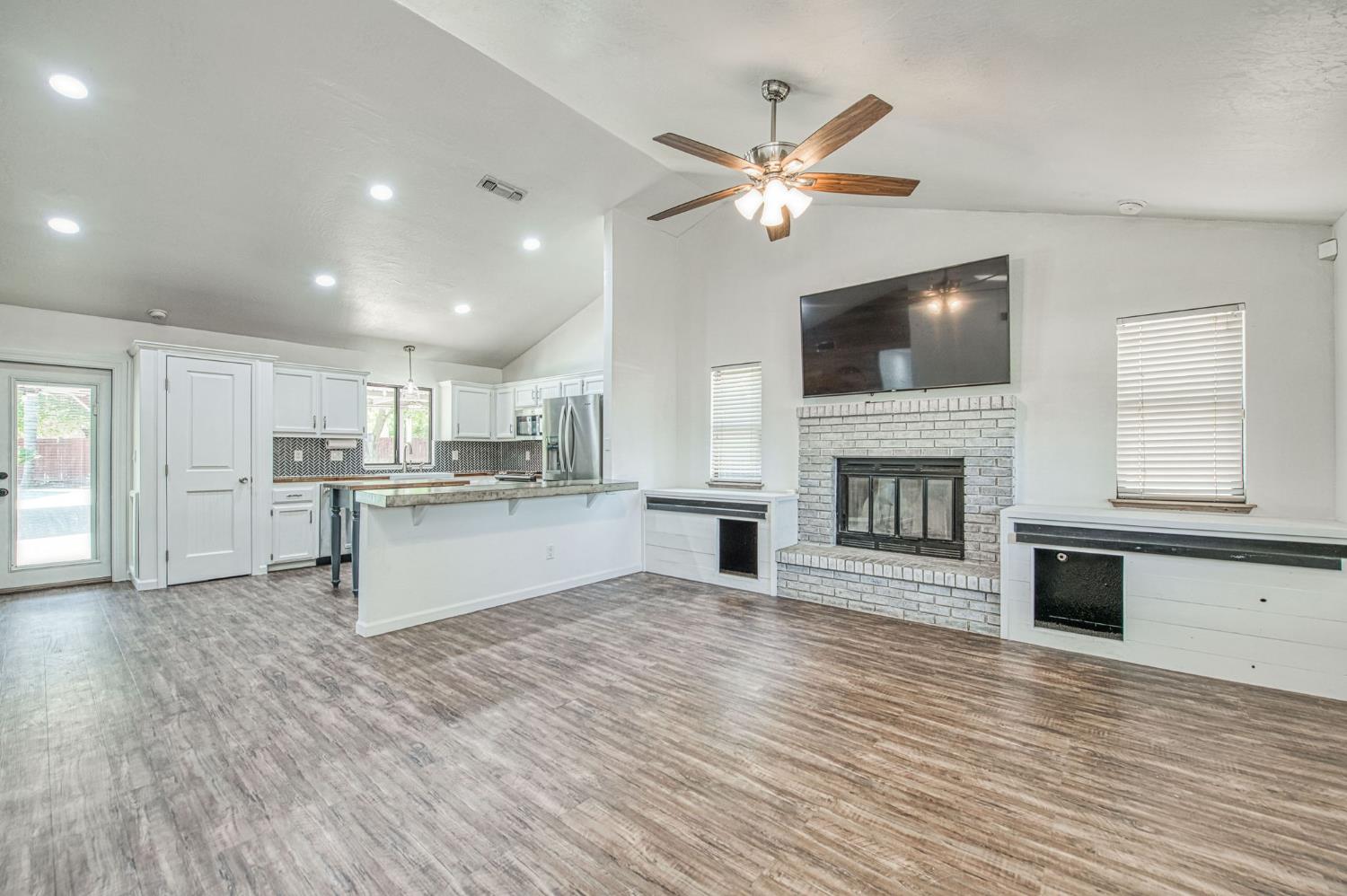 2250 Escalon Ave, Clovis, CA 93611