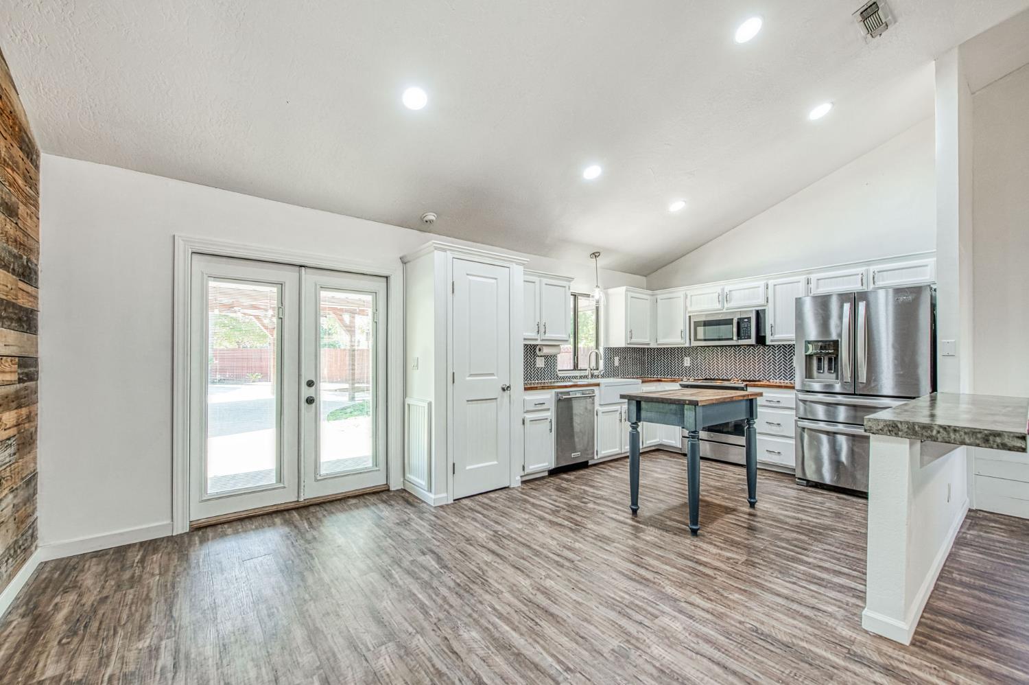 2250 Escalon Ave, Clovis, CA 93611