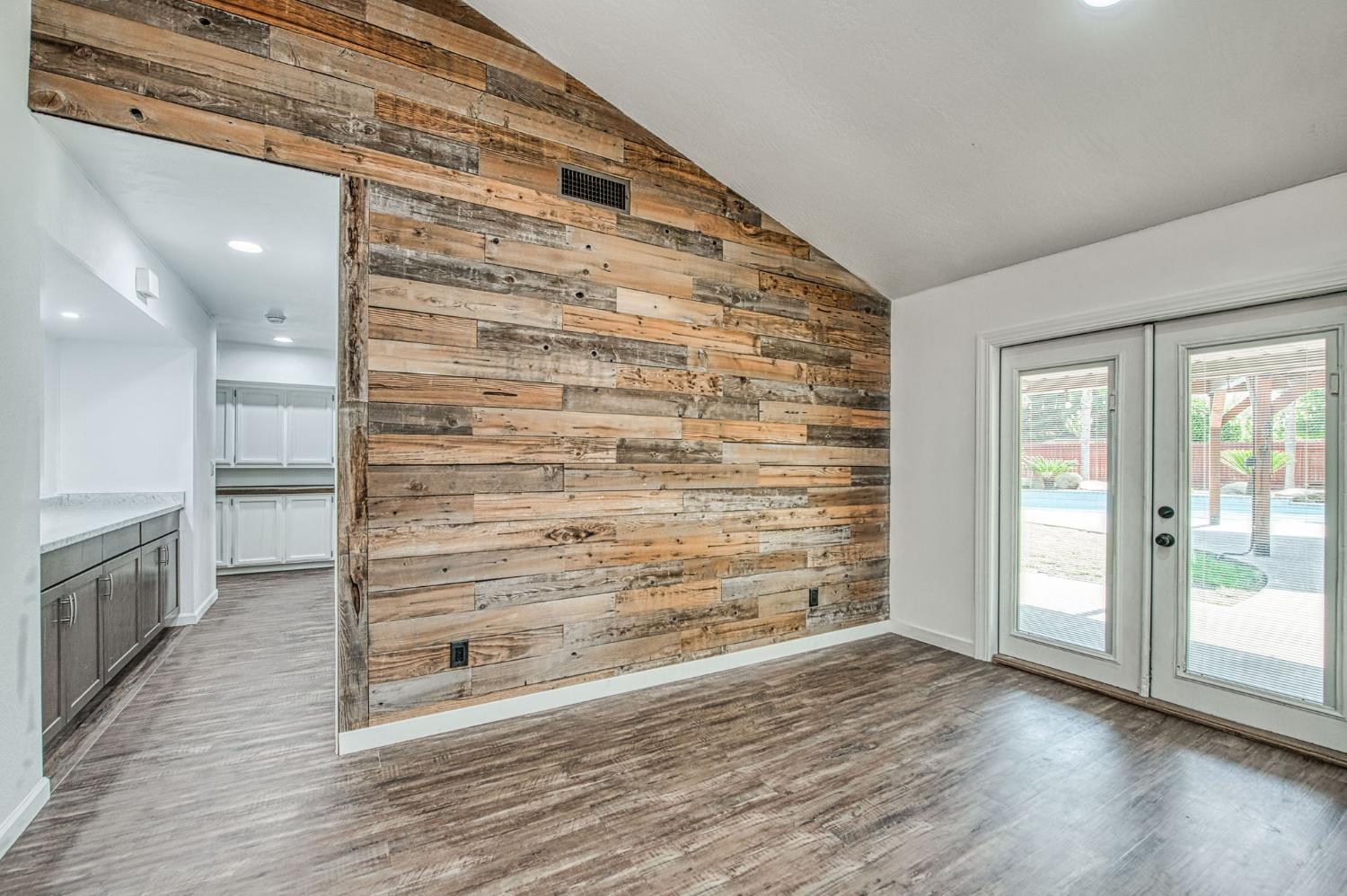 2250 Escalon Ave, Clovis, CA 93611