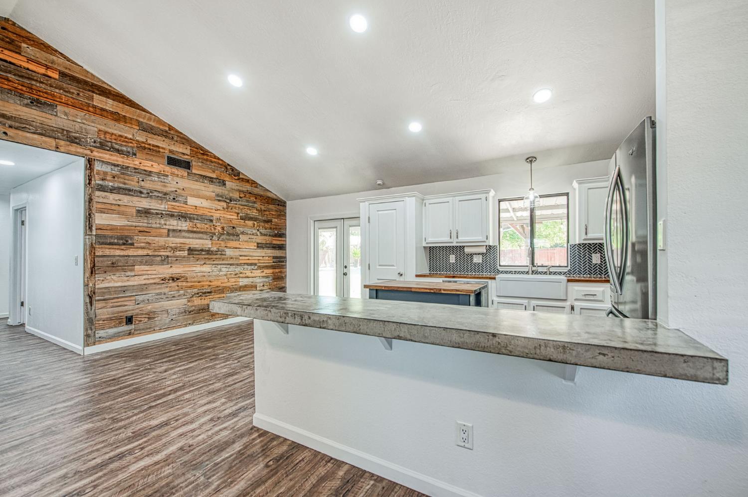 2250 Escalon Ave, Clovis, CA 93611