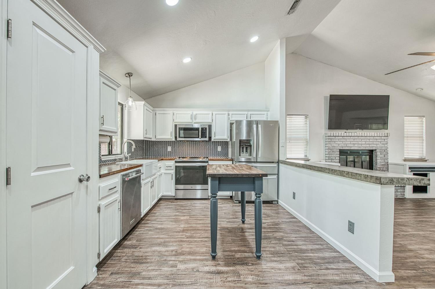 2250 Escalon Ave, Clovis, CA 93611