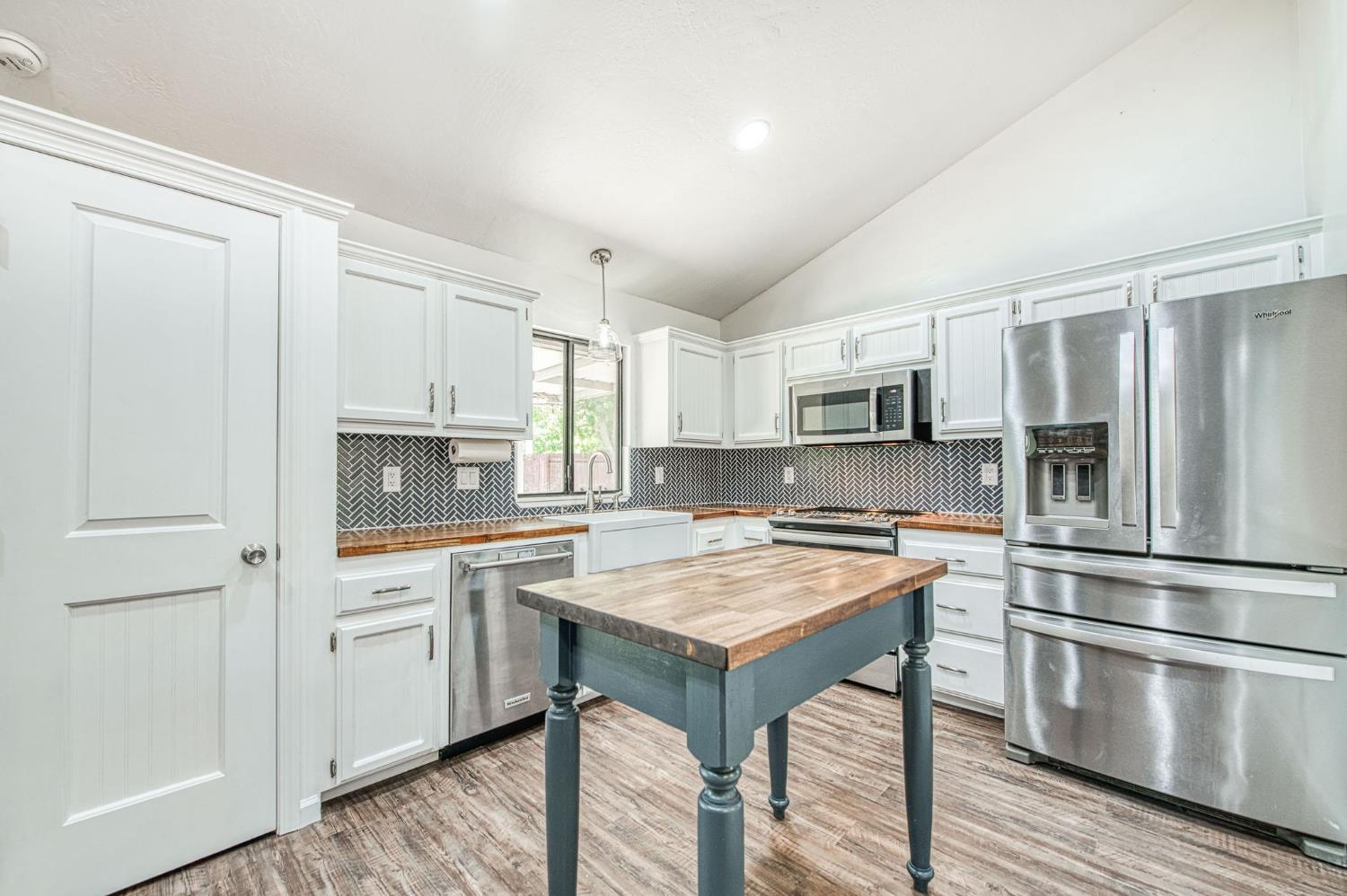 2250 Escalon Ave, Clovis, CA 93611