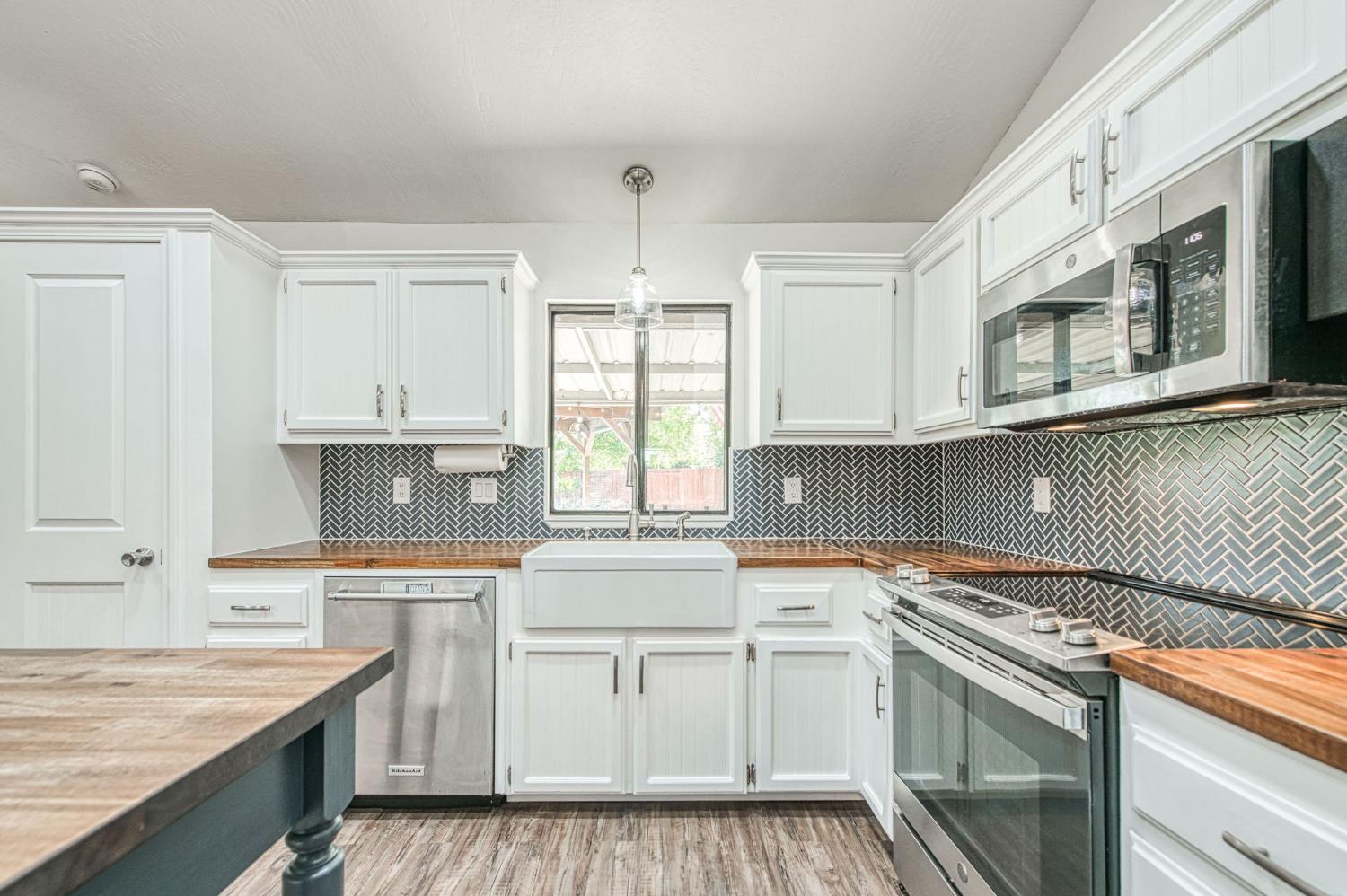 2250 Escalon Ave, Clovis, CA 93611