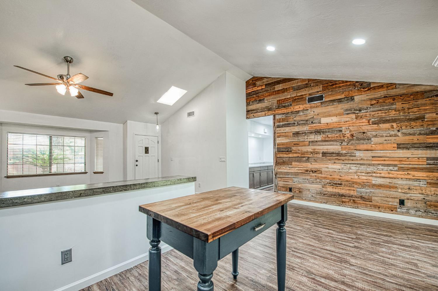 2250 Escalon Ave, Clovis, CA 93611