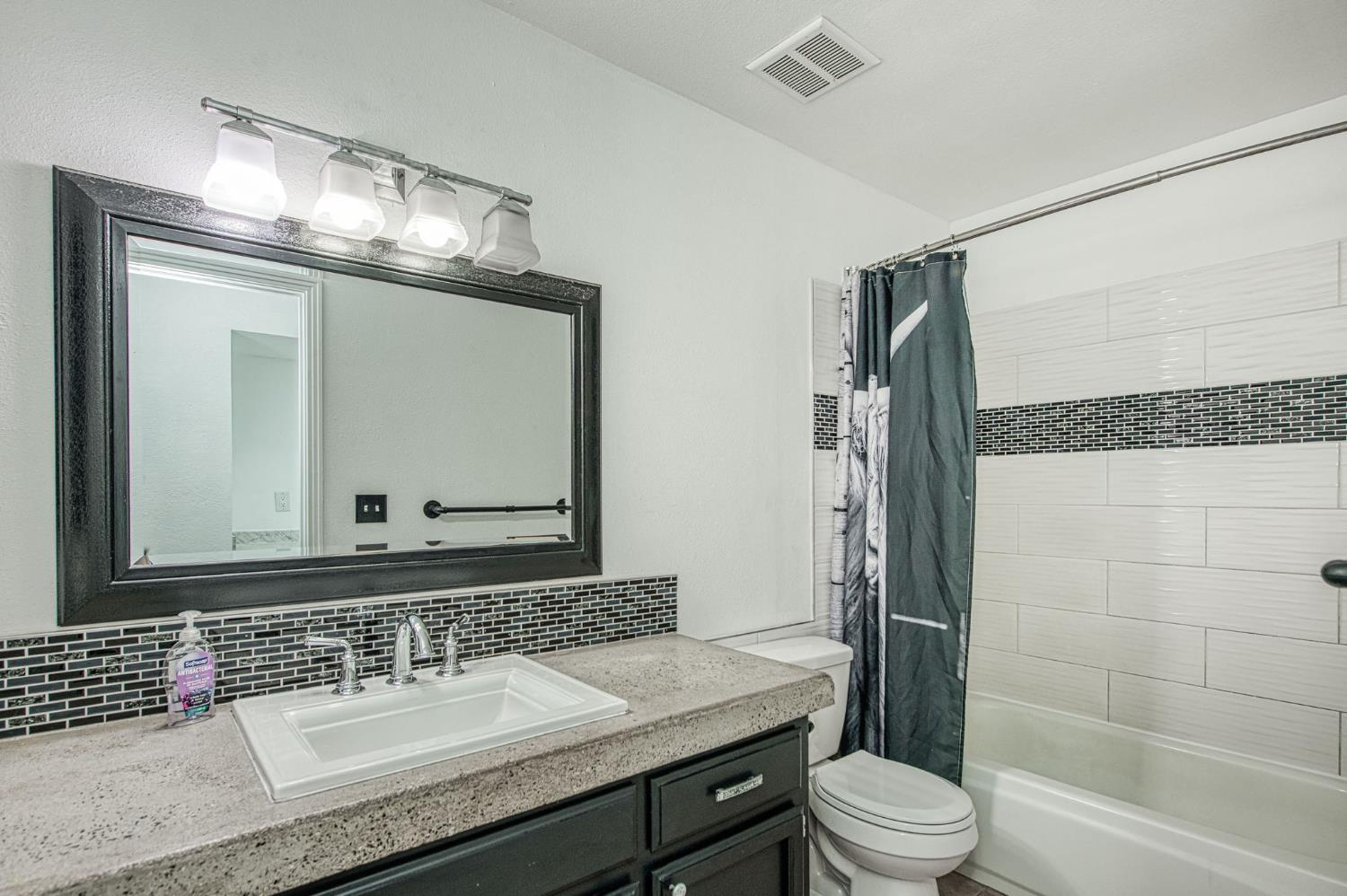 2250 Escalon Ave, Clovis, CA 93611