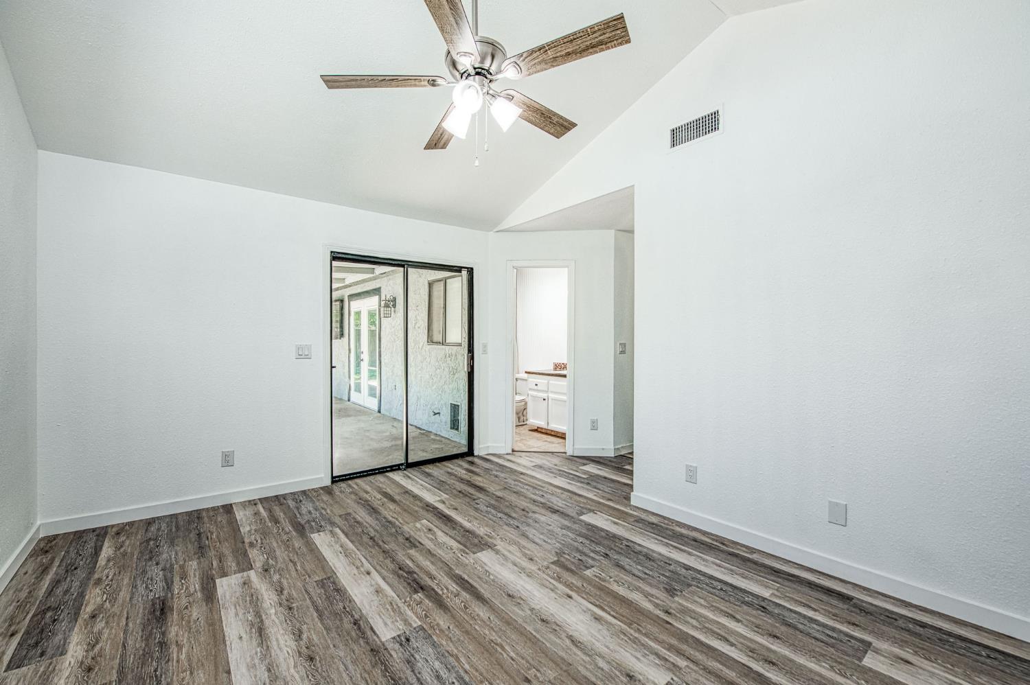 2250 Escalon Ave, Clovis, CA 93611