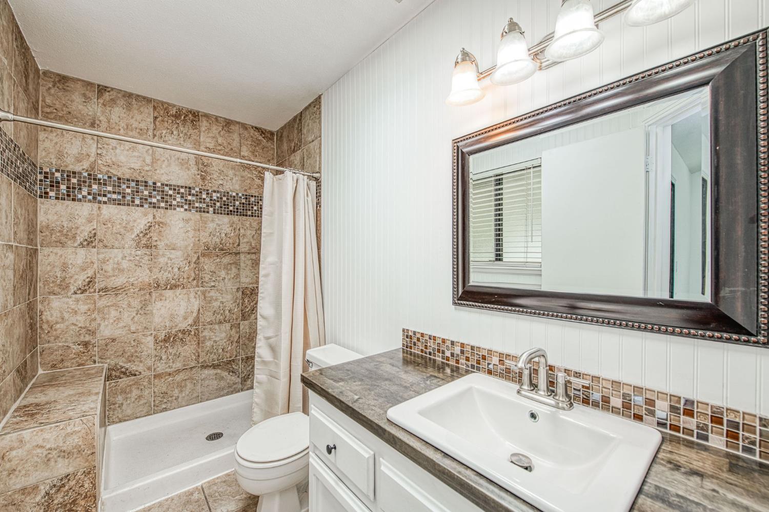 2250 Escalon Ave, Clovis, CA 93611