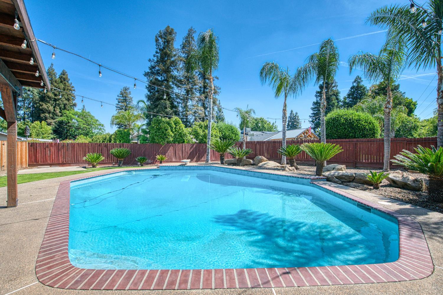 2250 Escalon Ave, Clovis, CA 93611