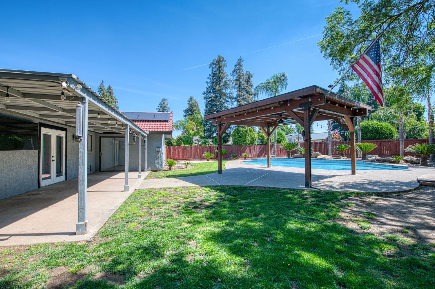 2250 Escalon Ave, Clovis, CA 93611