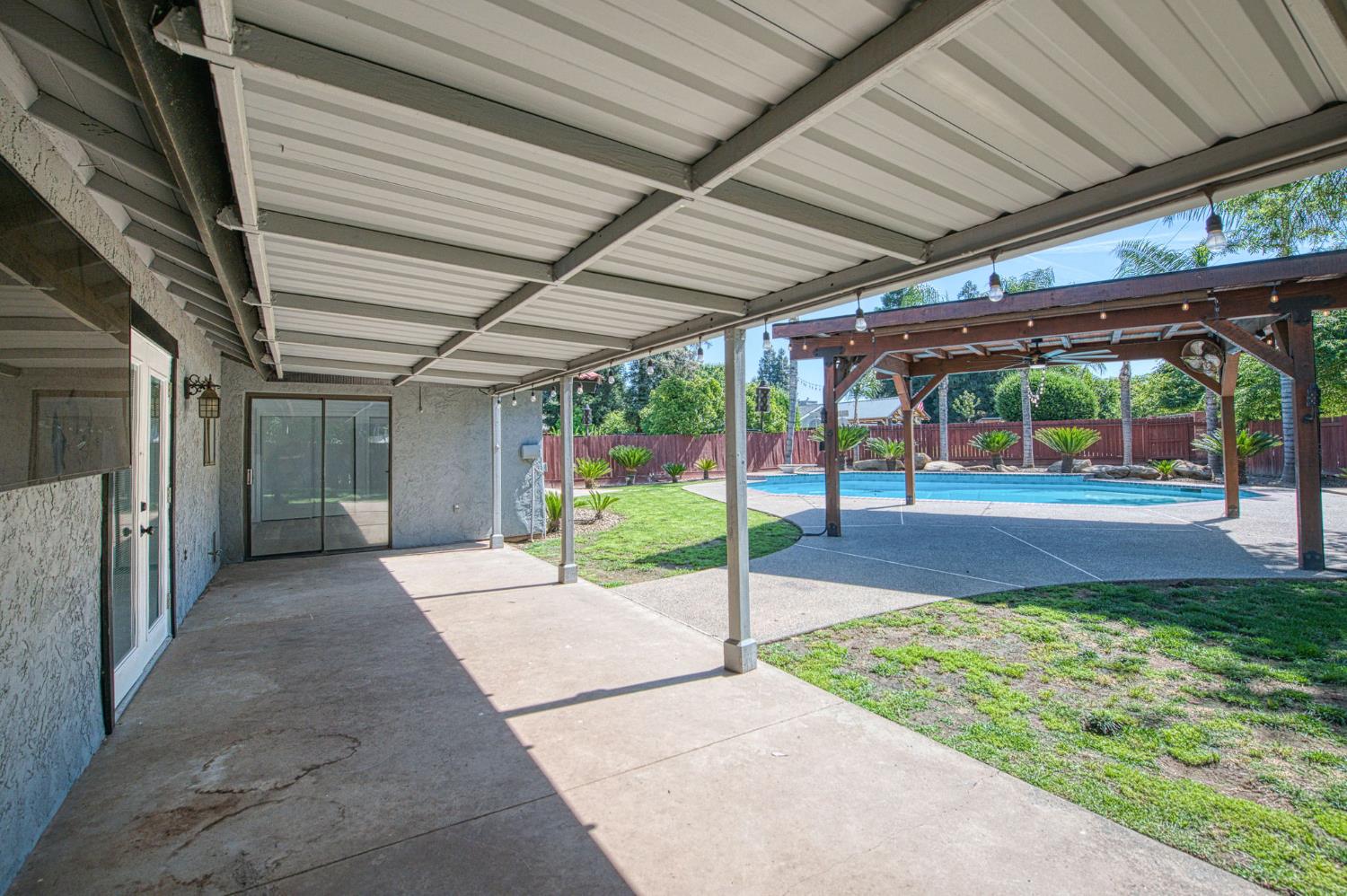 2250 Escalon Ave, Clovis, CA 93611