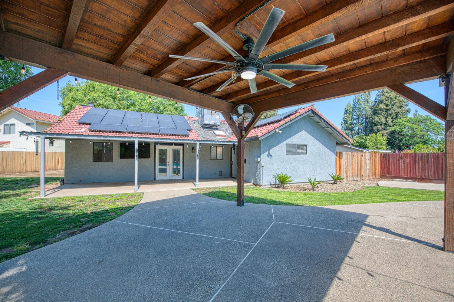 2250 Escalon Ave, Clovis, CA 93611