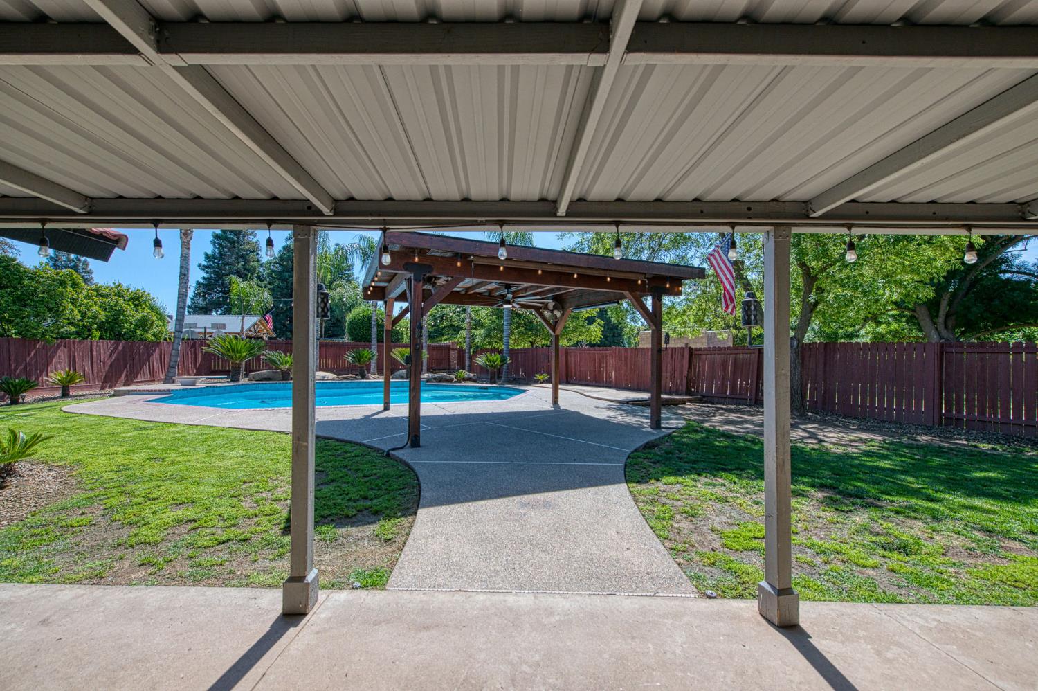 2250 Escalon Ave, Clovis, CA 93611