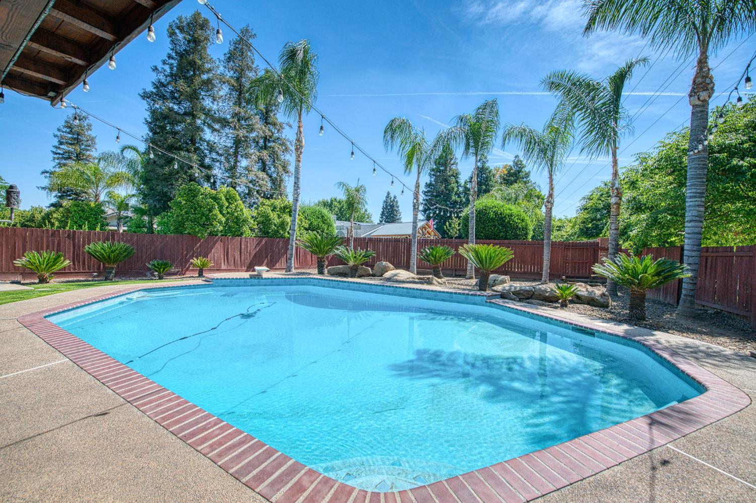 2250 Escalon Ave, Clovis, CA 93611