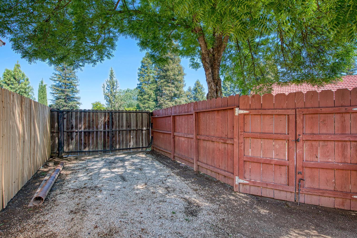 2250 Escalon Ave, Clovis, CA 93611