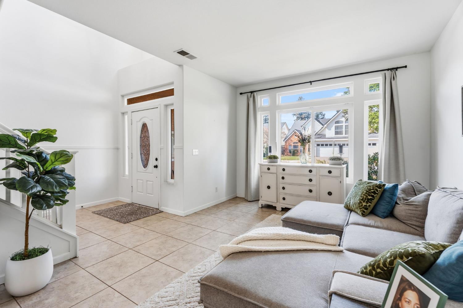 2613 Applegate Ave, Clovis, CA 93611