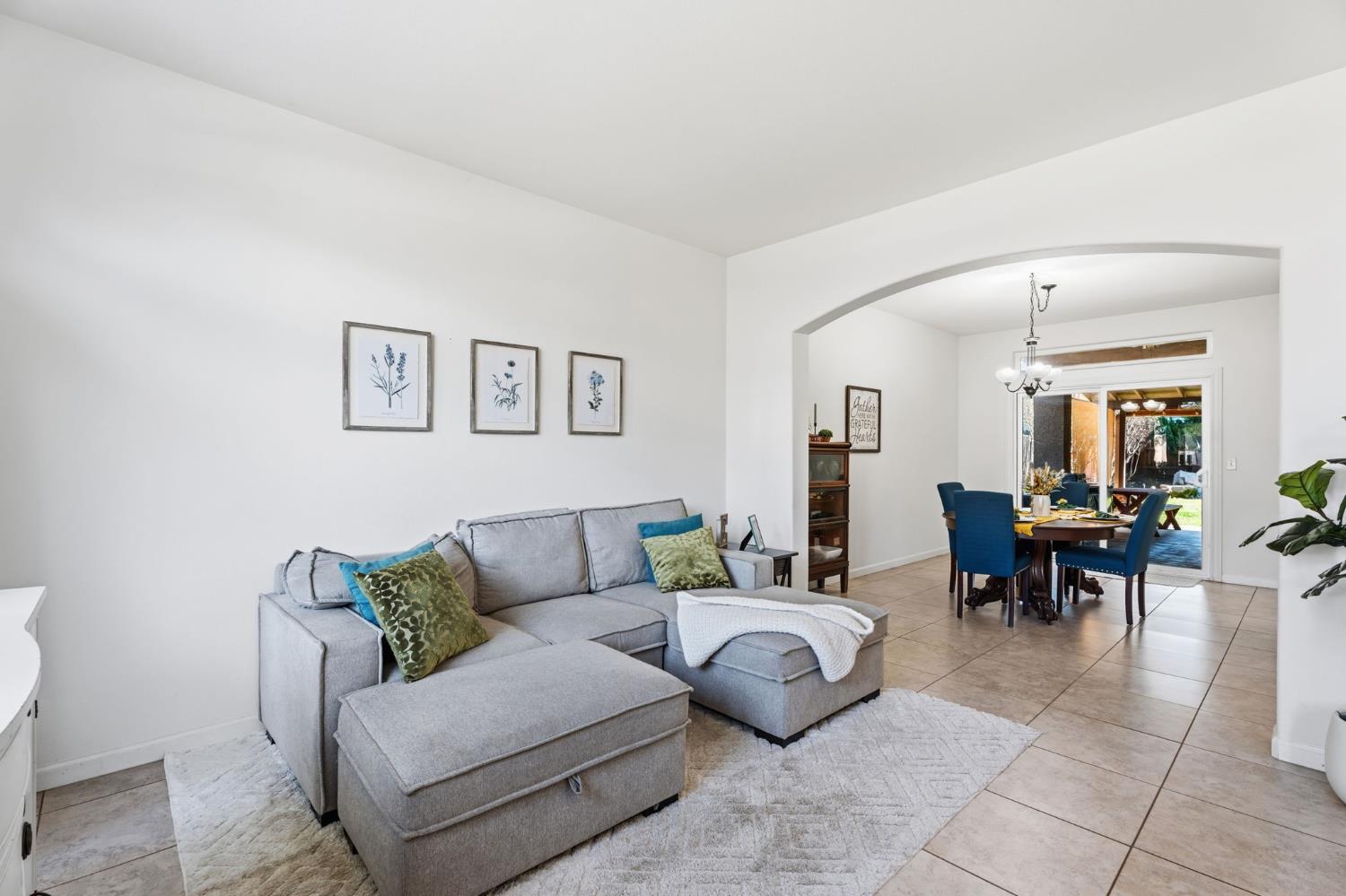 2613 Applegate Ave, Clovis, CA 93611