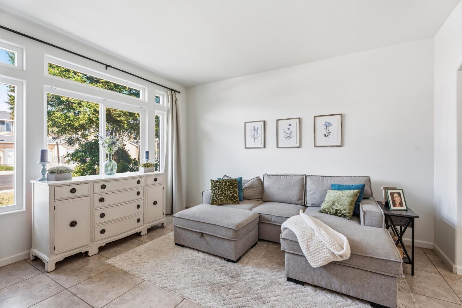 2613 Applegate Ave, Clovis, CA 93611