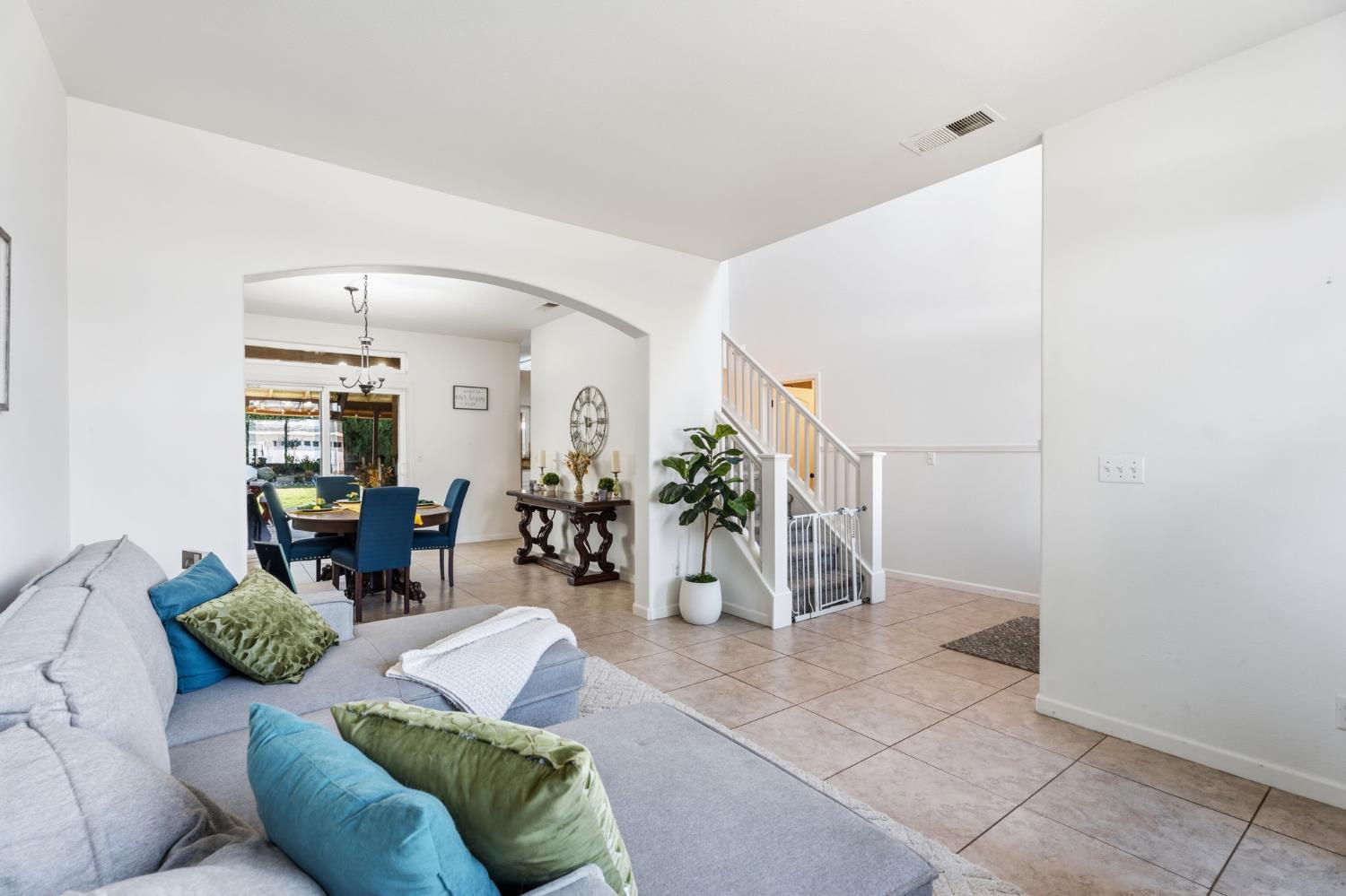 2613 Applegate Ave, Clovis, CA 93611