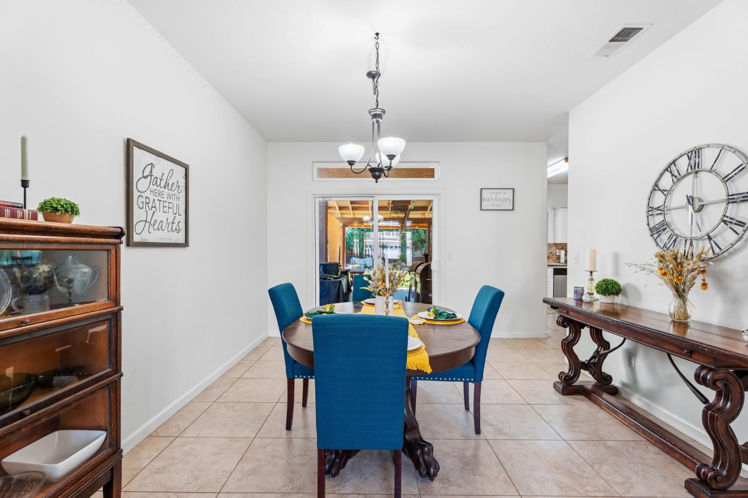 2613 Applegate Ave, Clovis, CA 93611