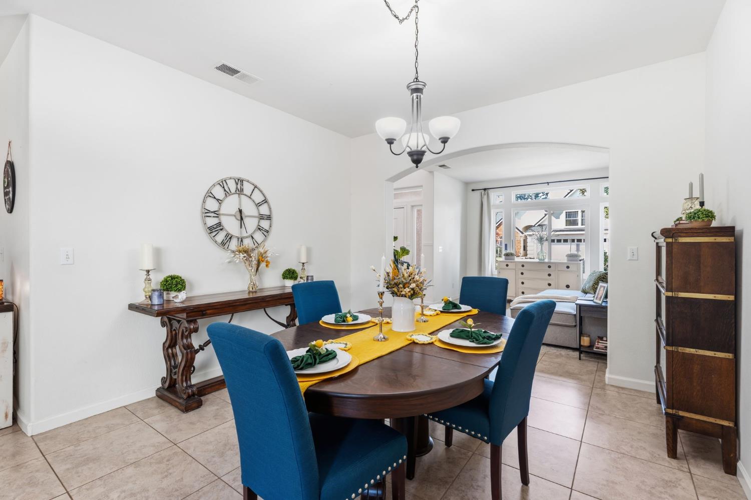 2613 Applegate Ave, Clovis, CA 93611