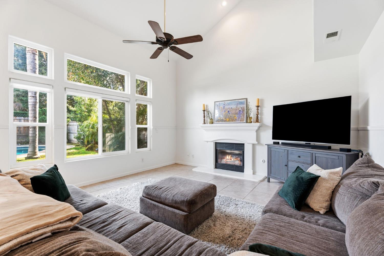 2613 Applegate Ave, Clovis, CA 93611