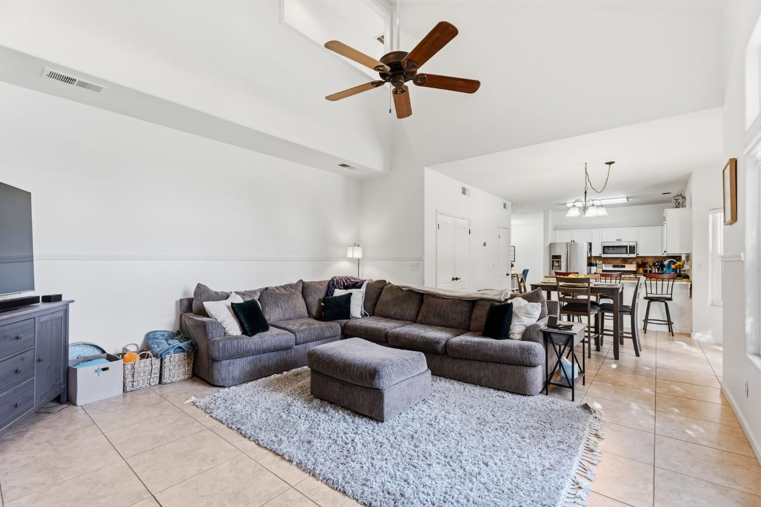 2613 Applegate Ave, Clovis, CA 93611