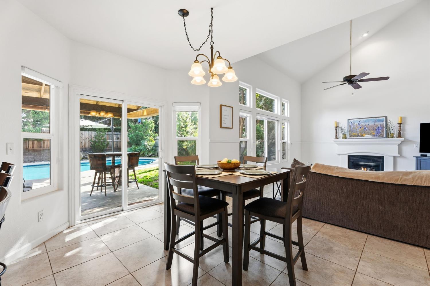 2613 Applegate Ave, Clovis, CA 93611