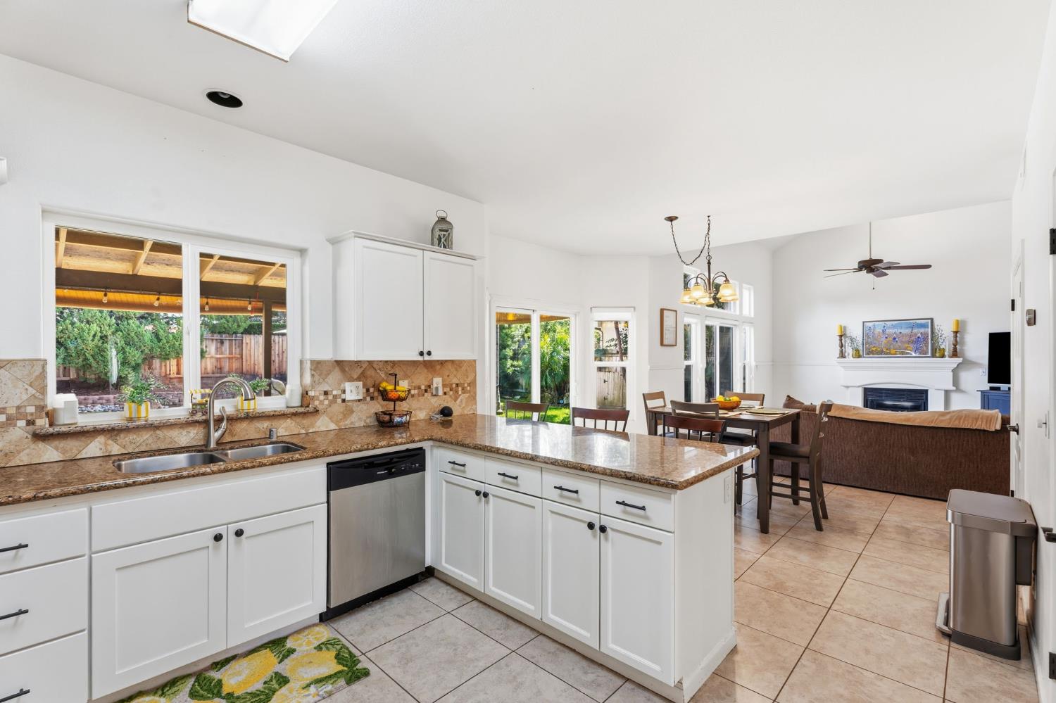 2613 Applegate Ave, Clovis, CA 93611