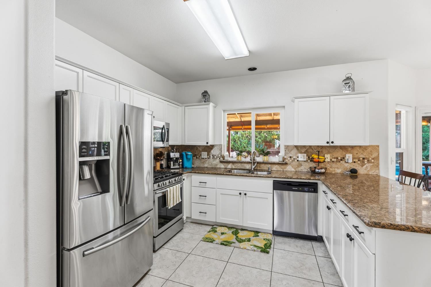 2613 Applegate Ave, Clovis, CA 93611