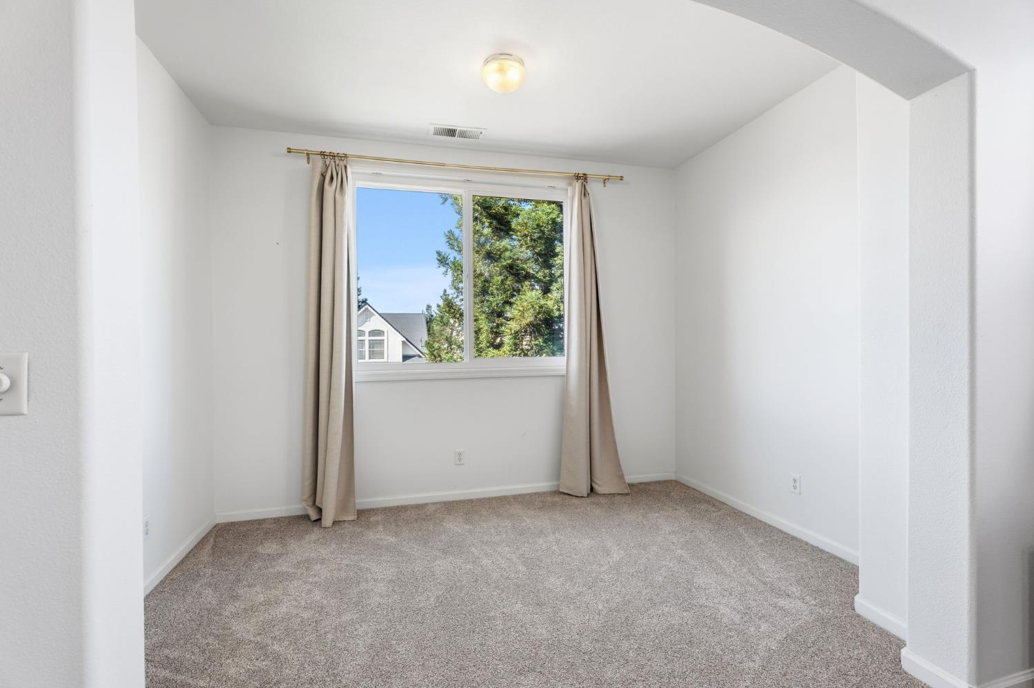 2613 Applegate Ave, Clovis, CA 93611