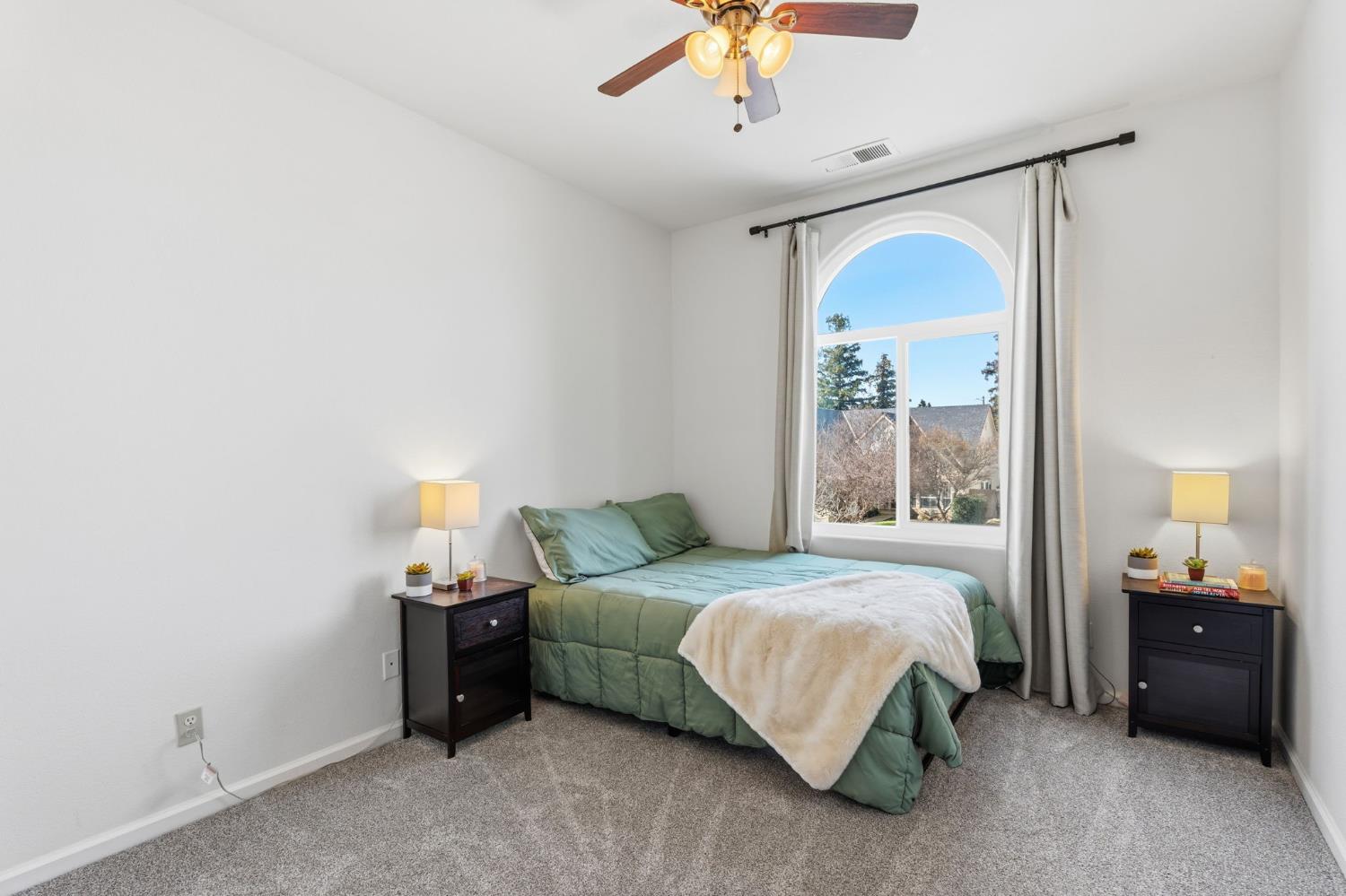 2613 Applegate Ave, Clovis, CA 93611