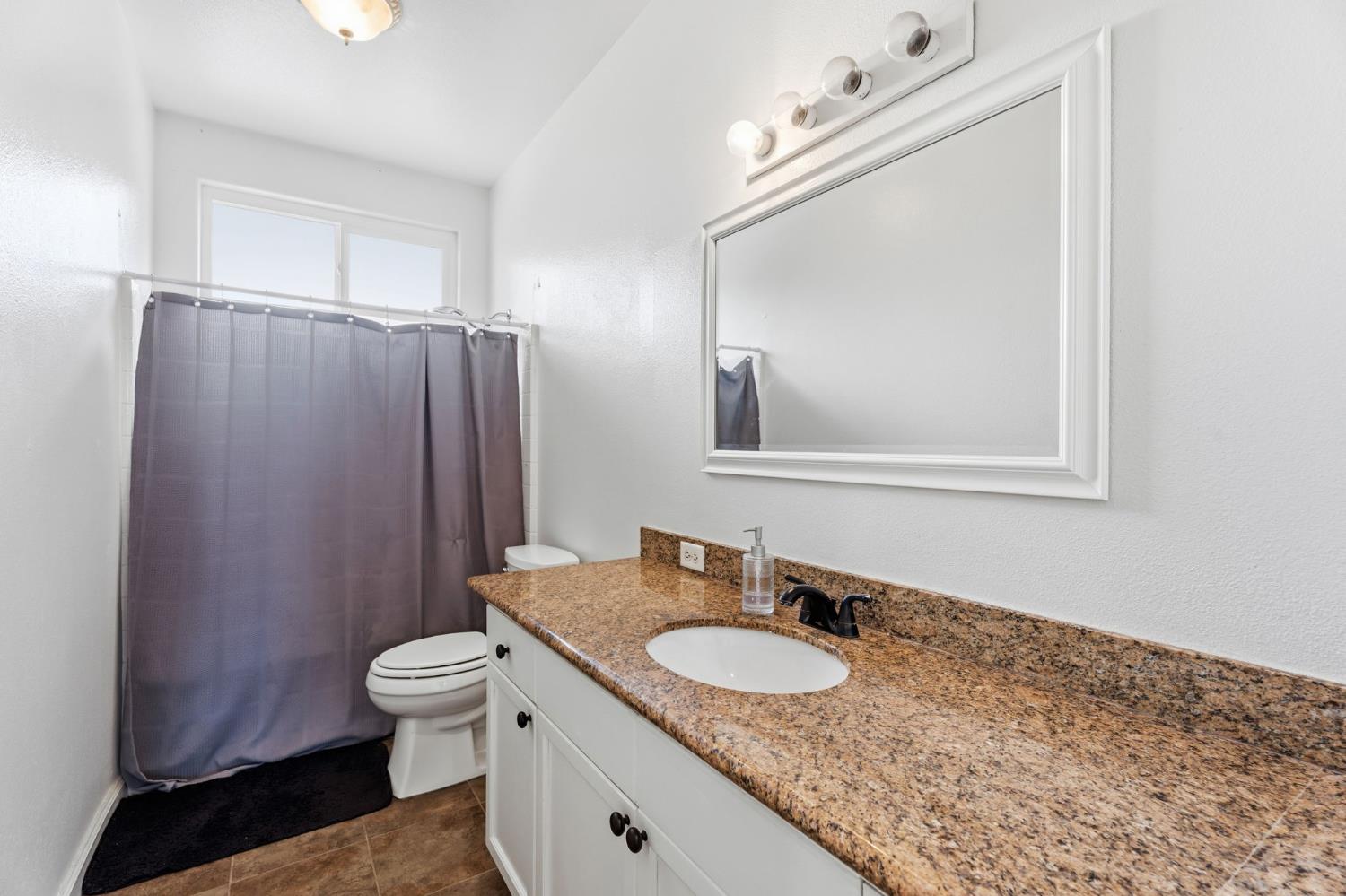 2613 Applegate Ave, Clovis, CA 93611