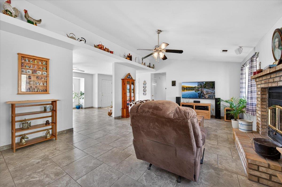 36209 Sand Creek Rd, Yokuts Valley, CA 93675