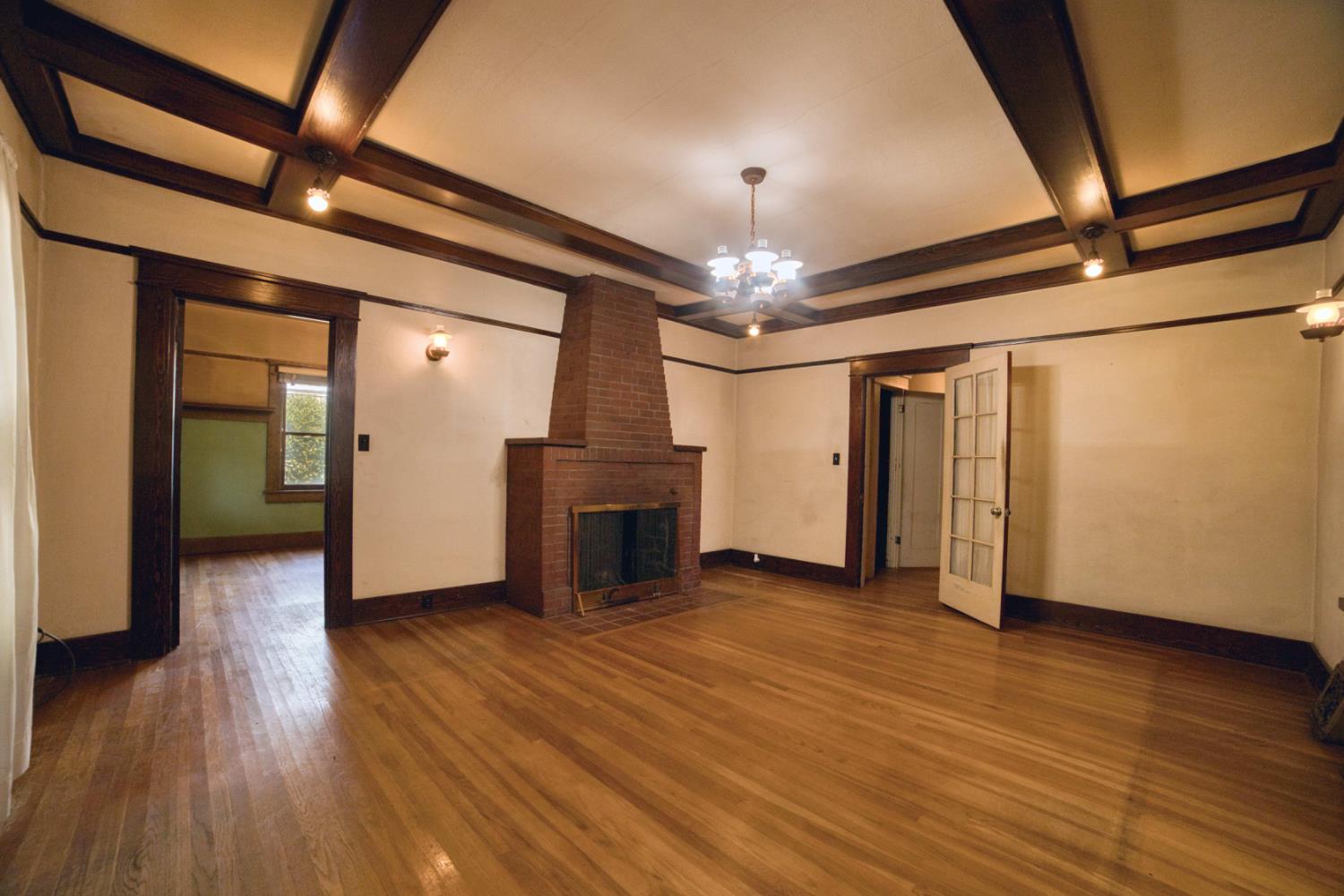 421 N D St, Madera, CA 93638