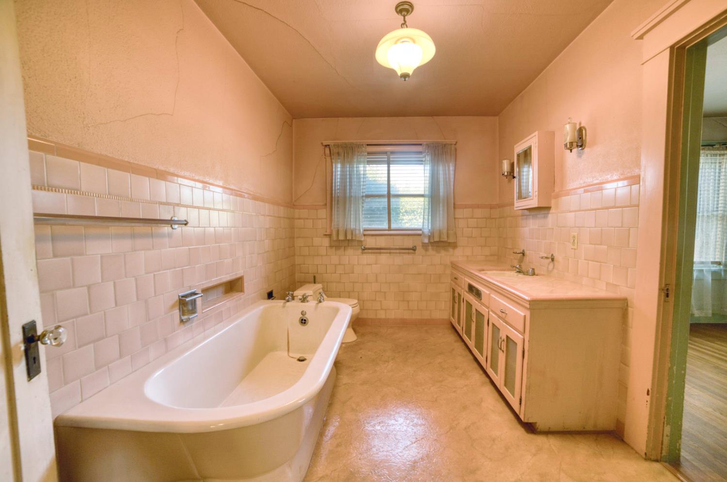 421 N D St, Madera, CA 93638