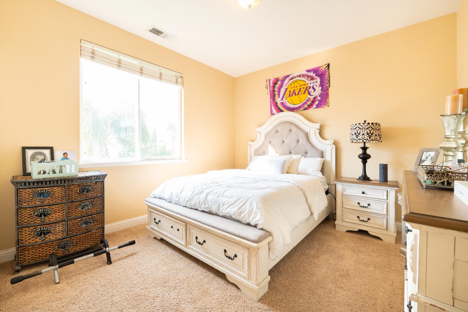 9655 N Willey Ct, Fresno, CA 93720