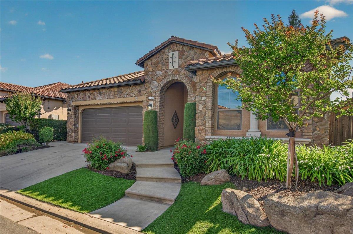 11348 N Via Montessori Dr, Fresno, CA 93730