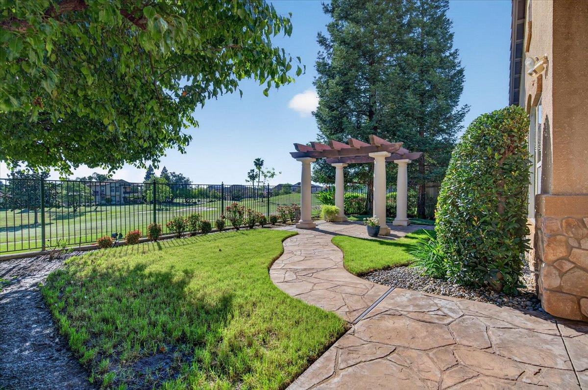 11348 N Via Montessori Dr, Fresno, CA 93730