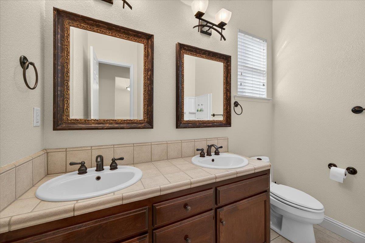 11348 N Via Montessori Dr, Fresno, CA 93730