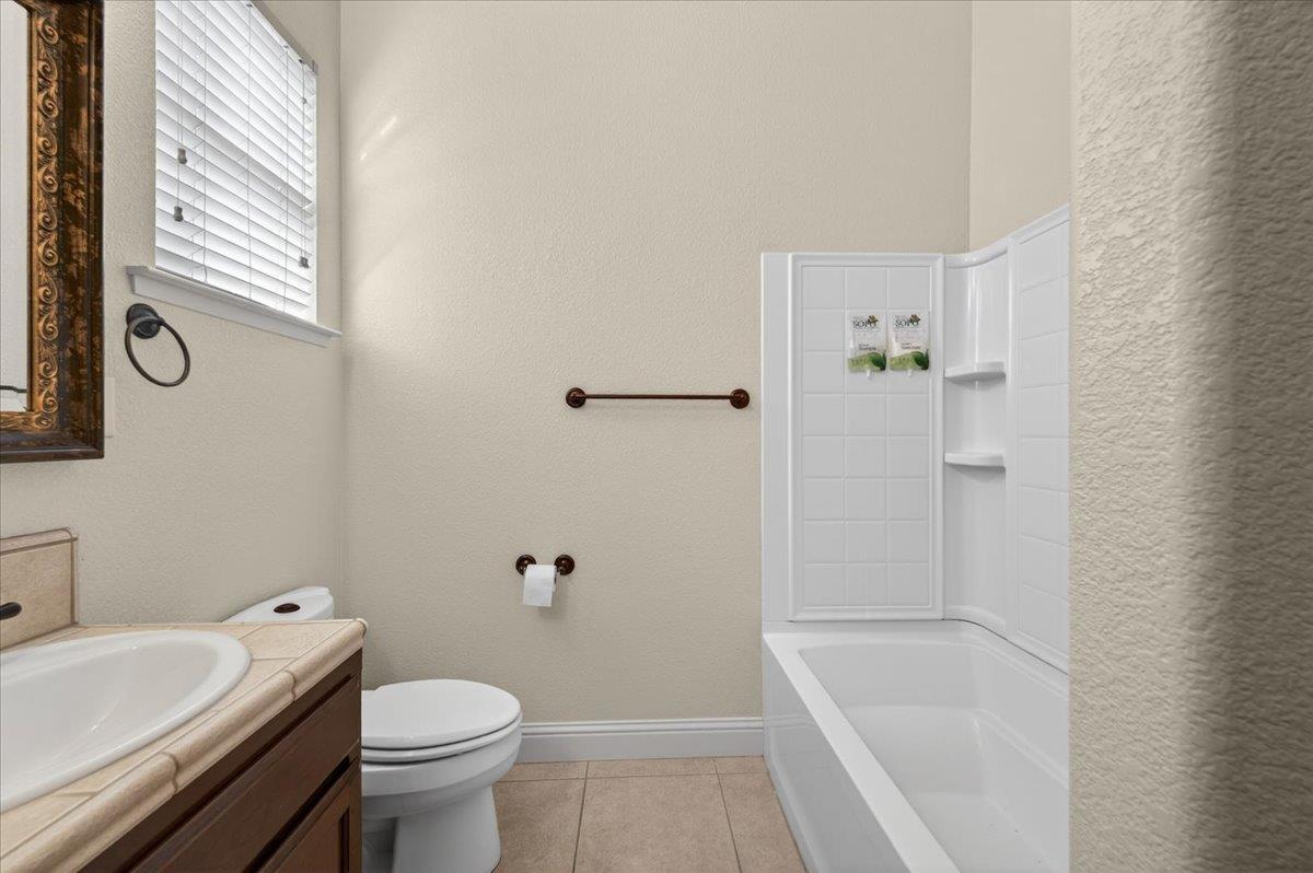 11348 N Via Montessori Dr, Fresno, CA 93730