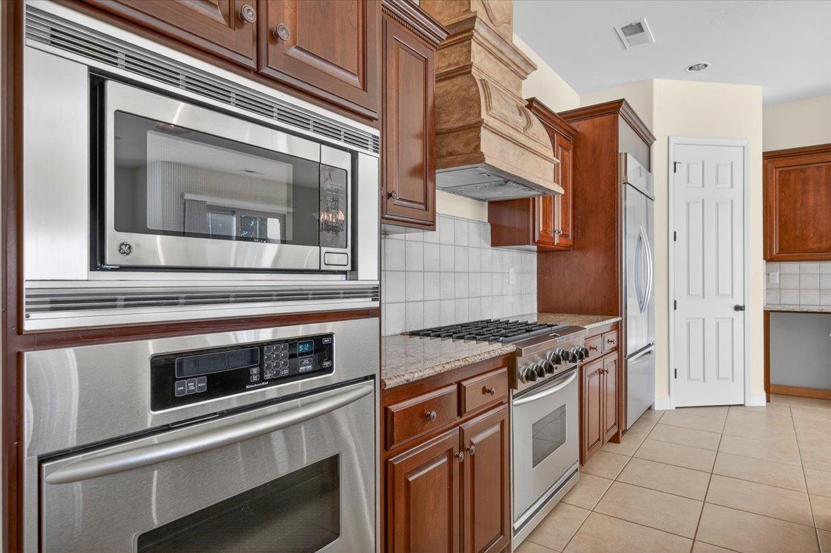 11348 N Via Montessori Dr, Fresno, CA 93730