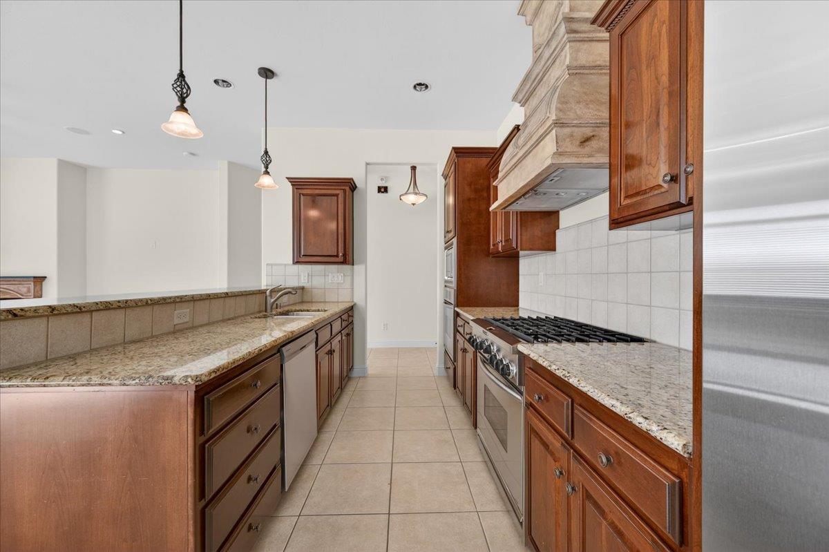 11348 N Via Montessori Dr, Fresno, CA 93730