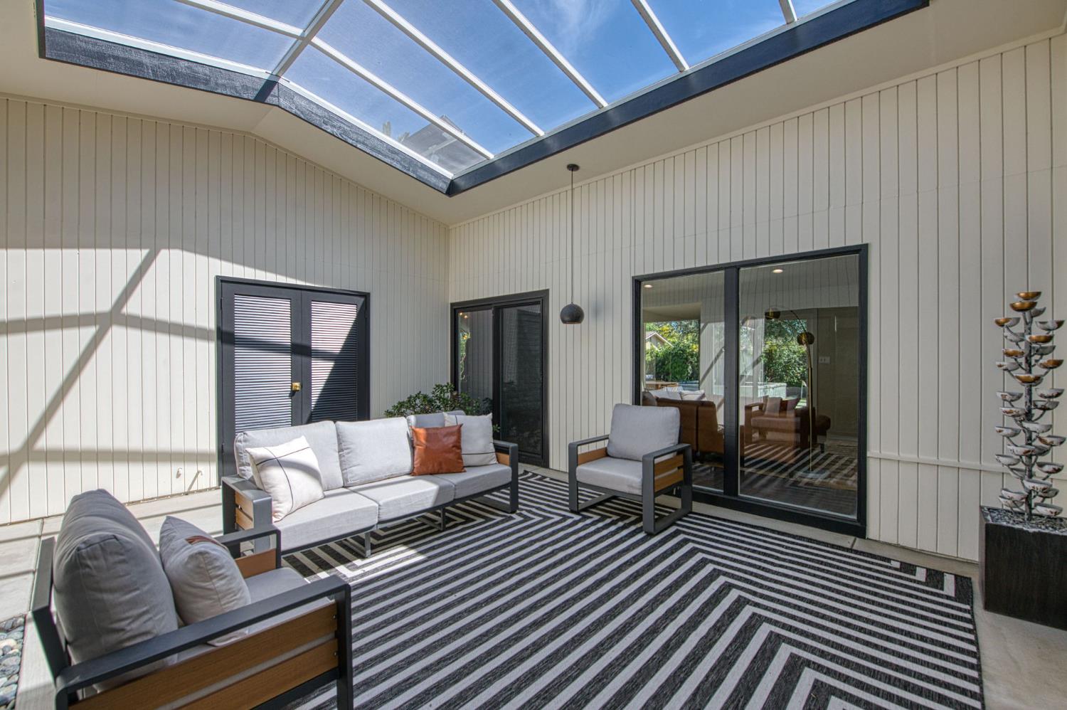 1527 W San Ramon Ave, Fresno, CA 93711