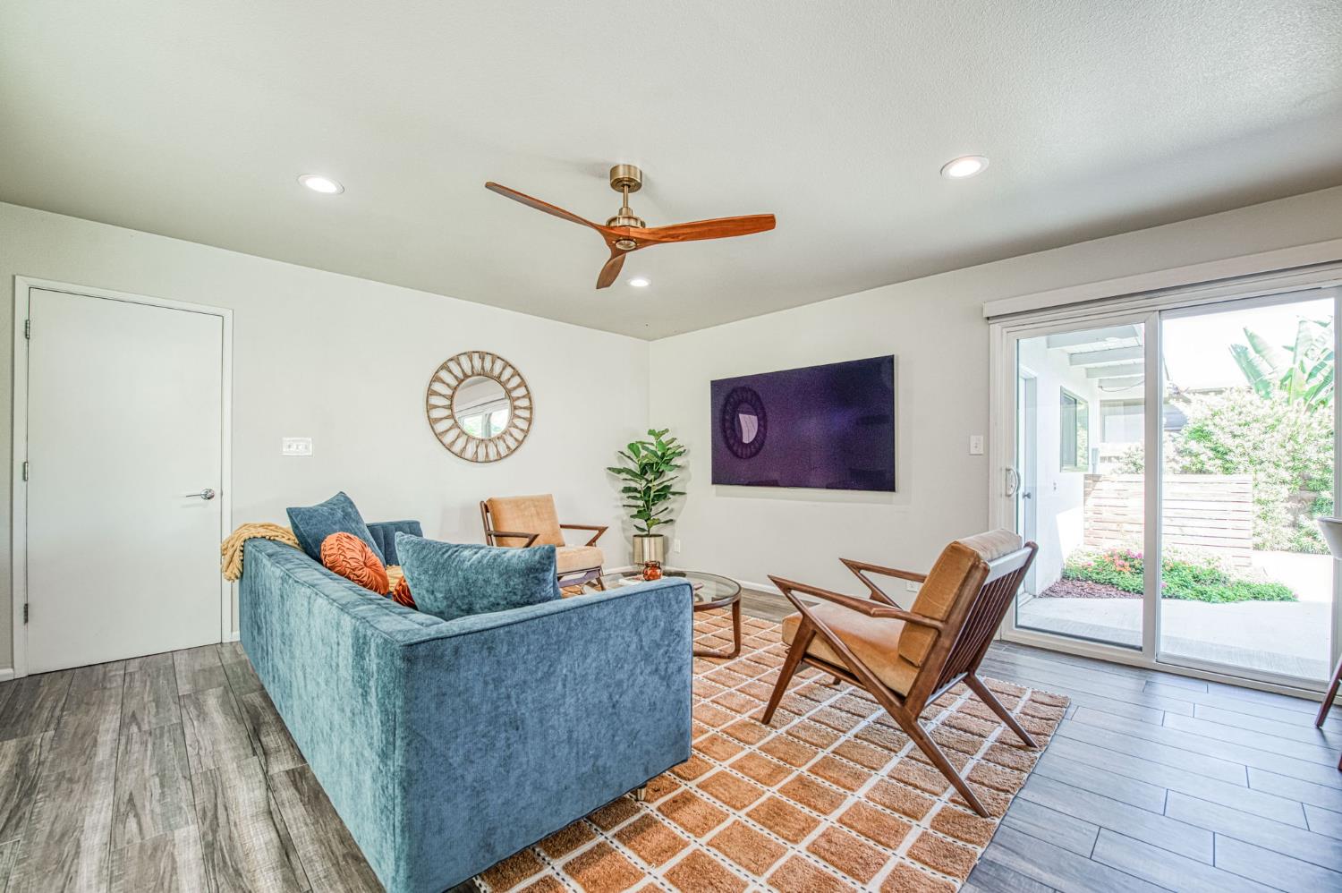 1527 W San Ramon Ave, Fresno, CA 93711