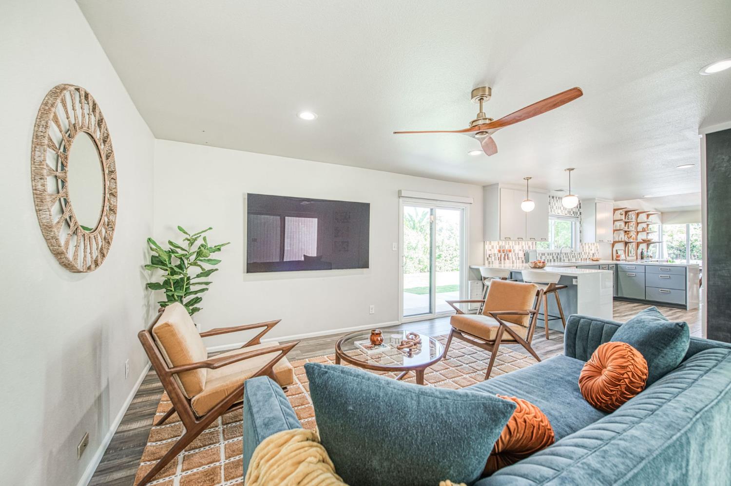 1527 W San Ramon Ave, Fresno, CA 93711