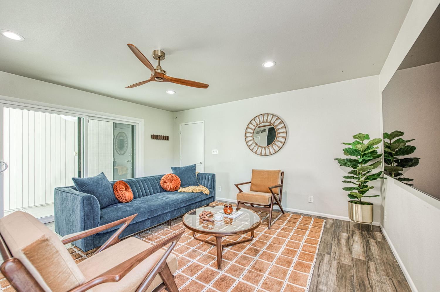 1527 W San Ramon Ave, Fresno, CA 93711