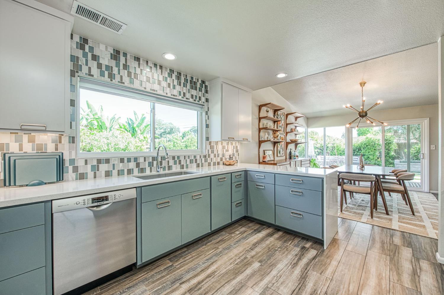 1527 W San Ramon Ave, Fresno, CA 93711