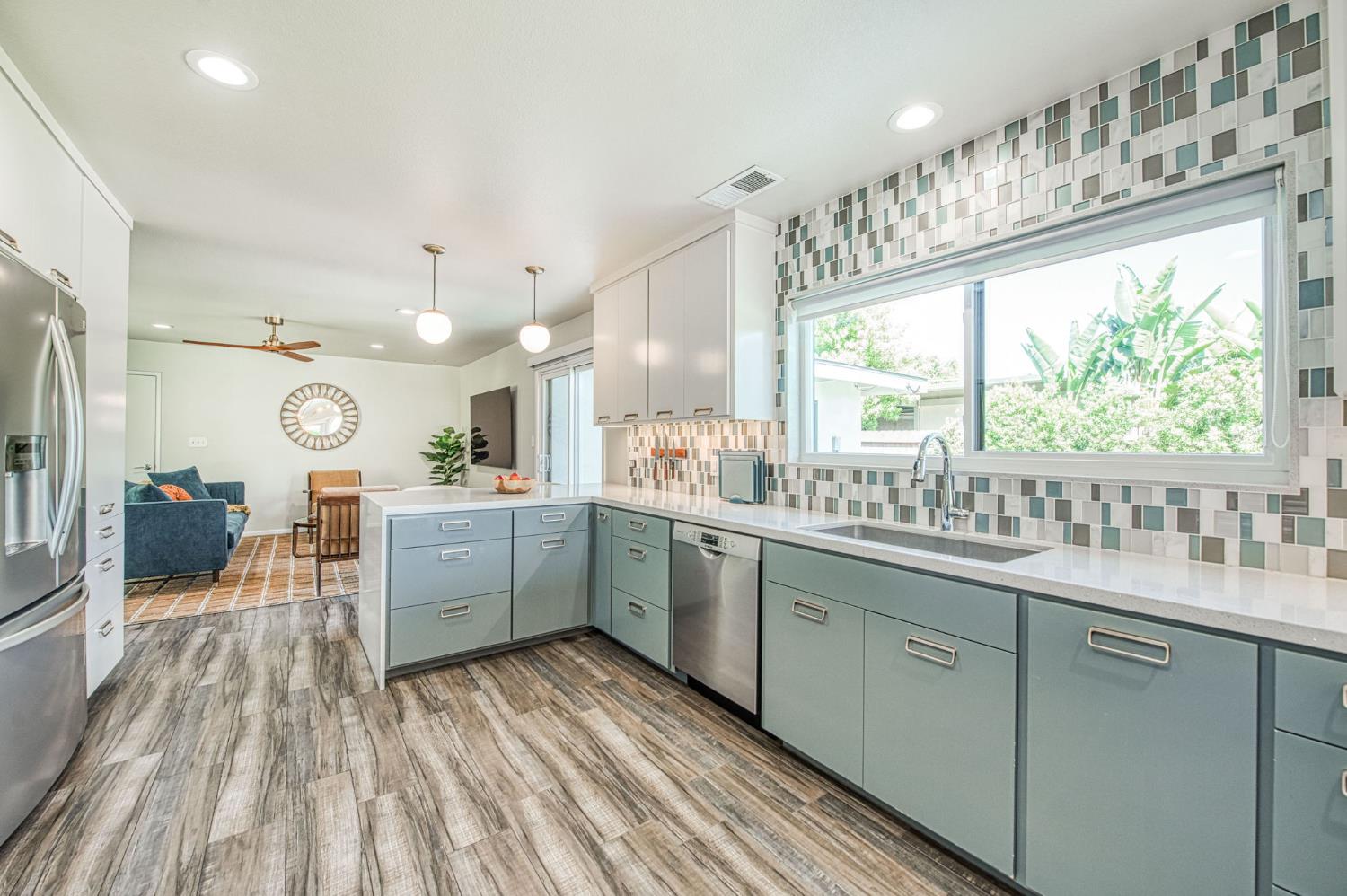 1527 W San Ramon Ave, Fresno, CA 93711