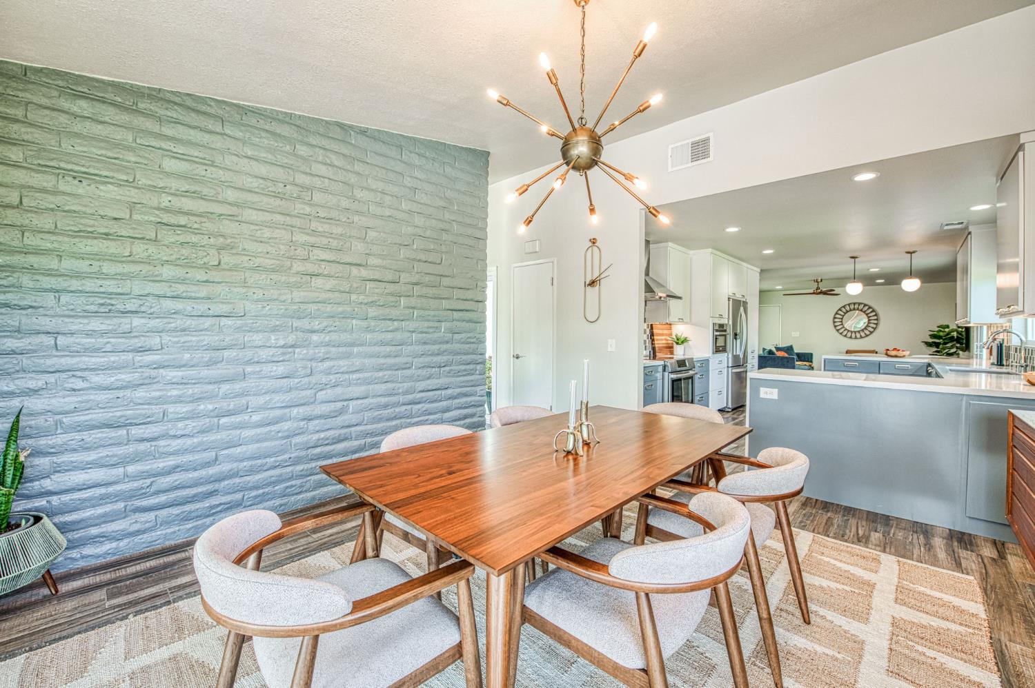 1527 W San Ramon Ave, Fresno, CA 93711