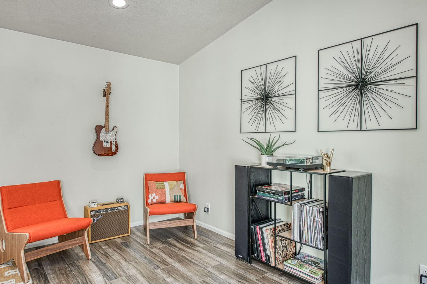 1527 W San Ramon Ave, Fresno, CA 93711